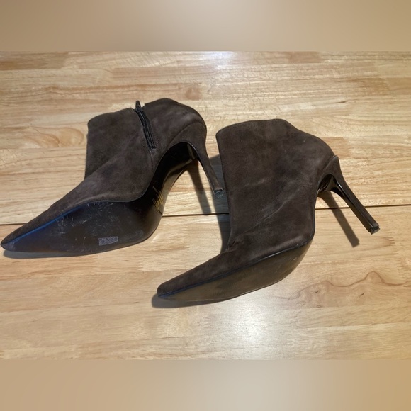 Colin Stuart heeled brown boot size 8 M with approximately a 3 inch heel.EUC - Picture 2 of 4